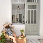 Adama's Naxos 公寓式酒店 4*