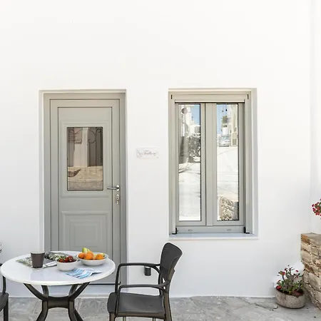 Adama's Naxos Aparthotel 3*