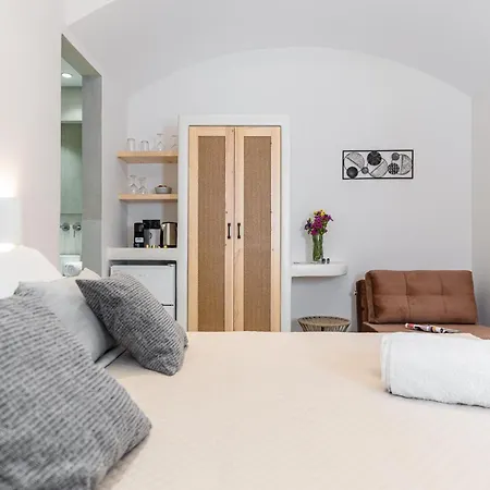 Adama's Naxos 3* Naxos City