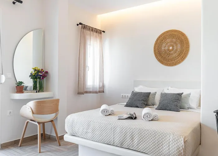 Adama's Naxos Aparthotel 3*