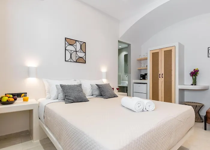 Adama's Naxos Aparthotel