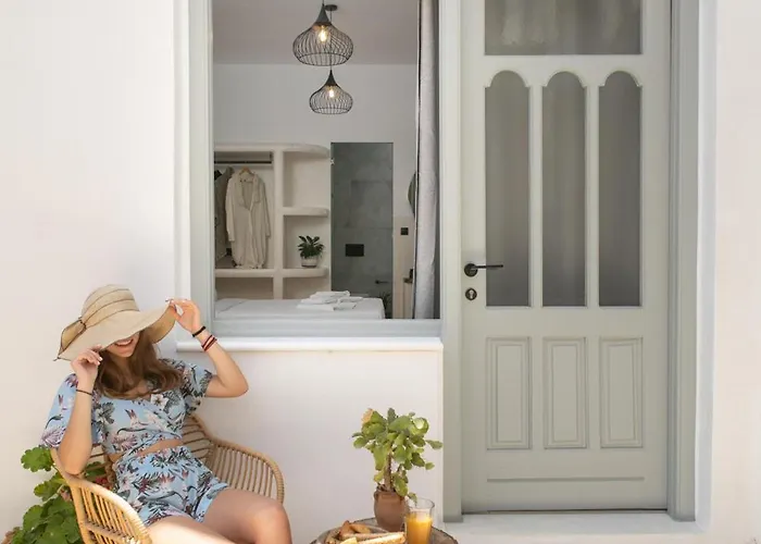 Adama's Naxos Aparthotel 3*