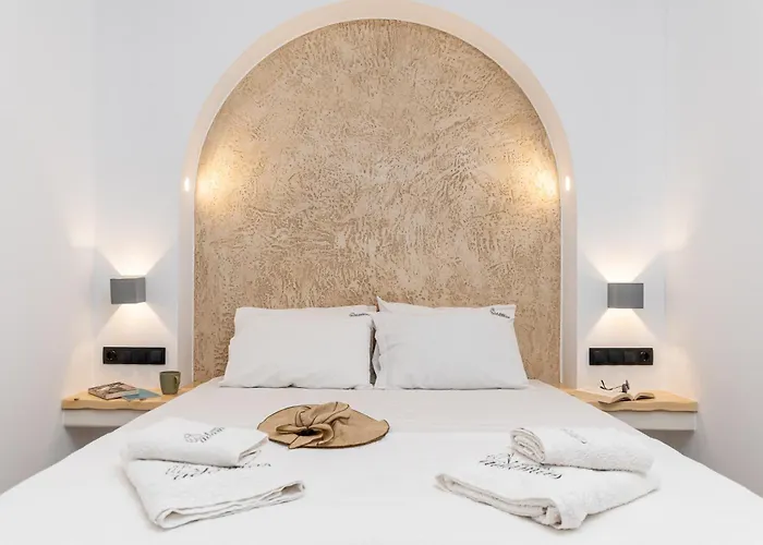 Adama's Naxos Aparthotel